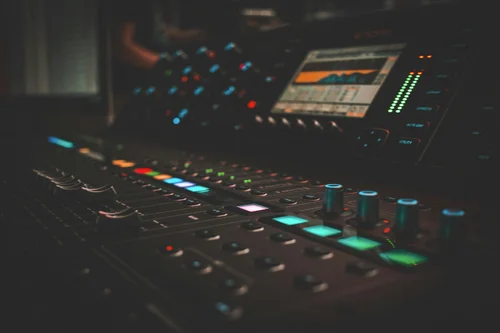 Audio mixing console with active channel meters